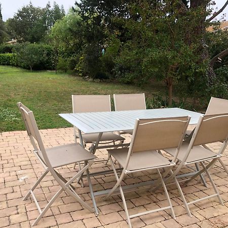 Gite En Provence Dans Grand Jardin Avec Piscine Partagee Cornillon-Confoux Exterior foto