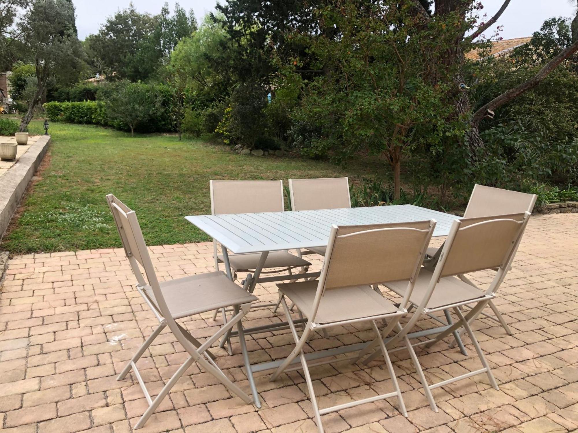 Gite En Provence Dans Grand Jardin Avec Piscine Partagee Cornillon-Confoux Exterior foto