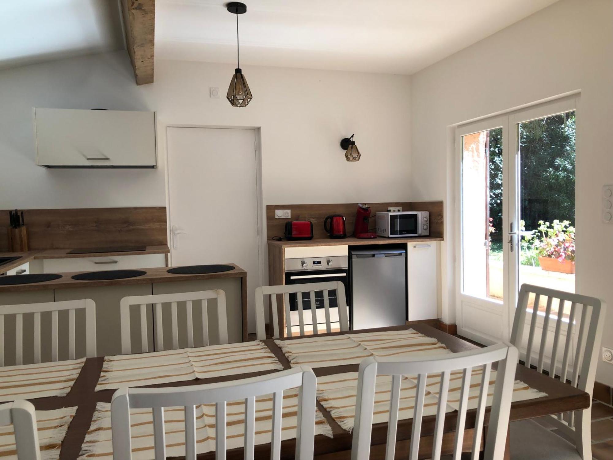 Gite En Provence Dans Grand Jardin Avec Piscine Partagee Cornillon-Confoux Exterior foto