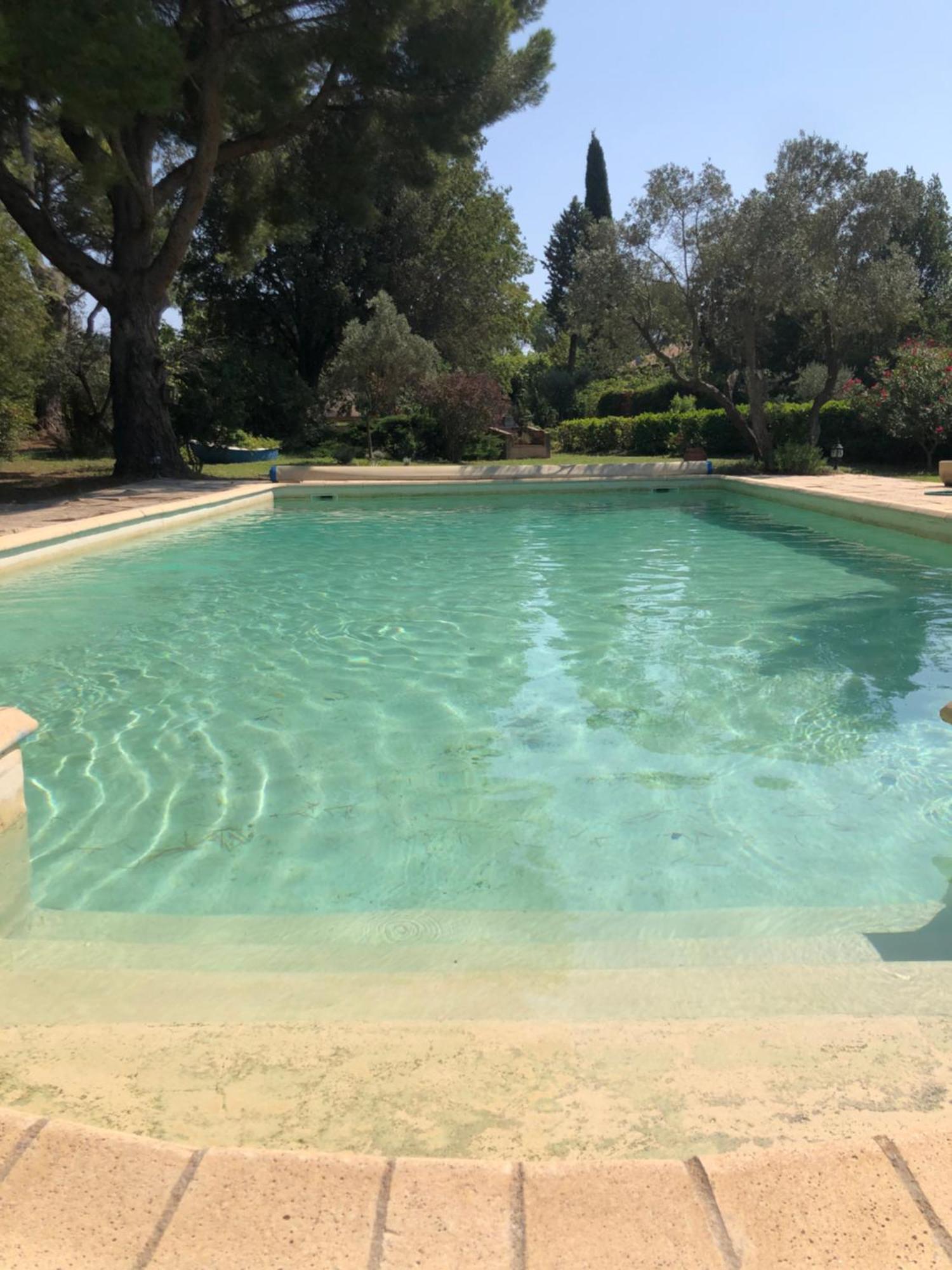 Gite En Provence Dans Grand Jardin Avec Piscine Partagee Cornillon-Confoux Exterior foto