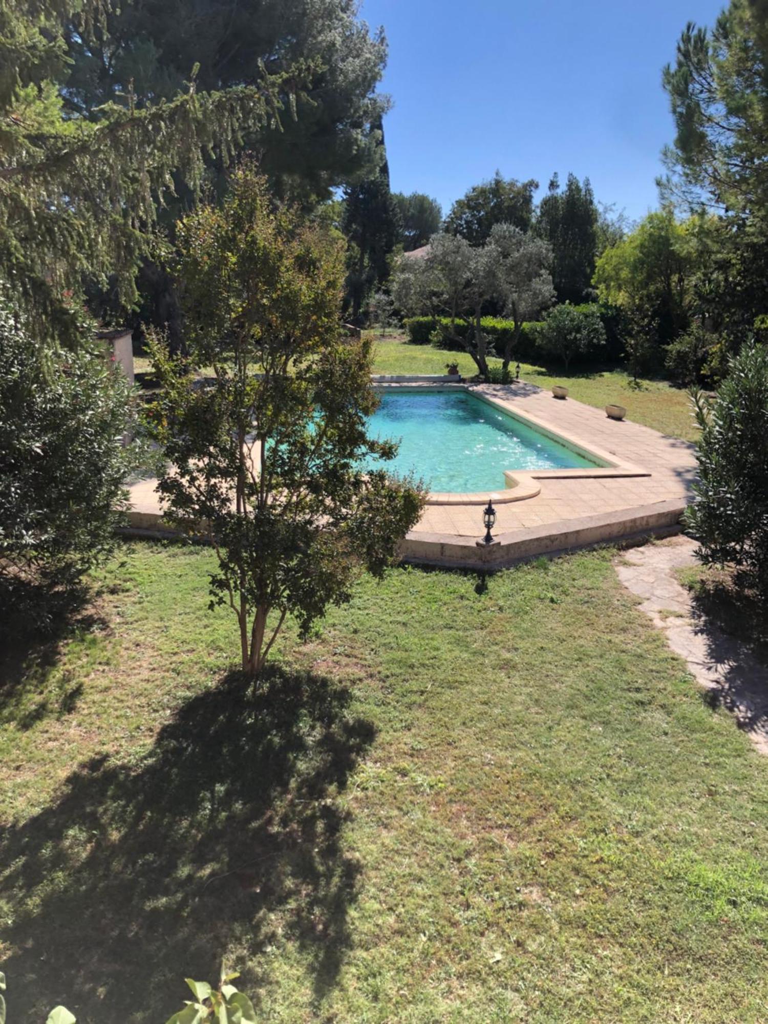 Gite En Provence Dans Grand Jardin Avec Piscine Partagee Cornillon-Confoux Exterior foto