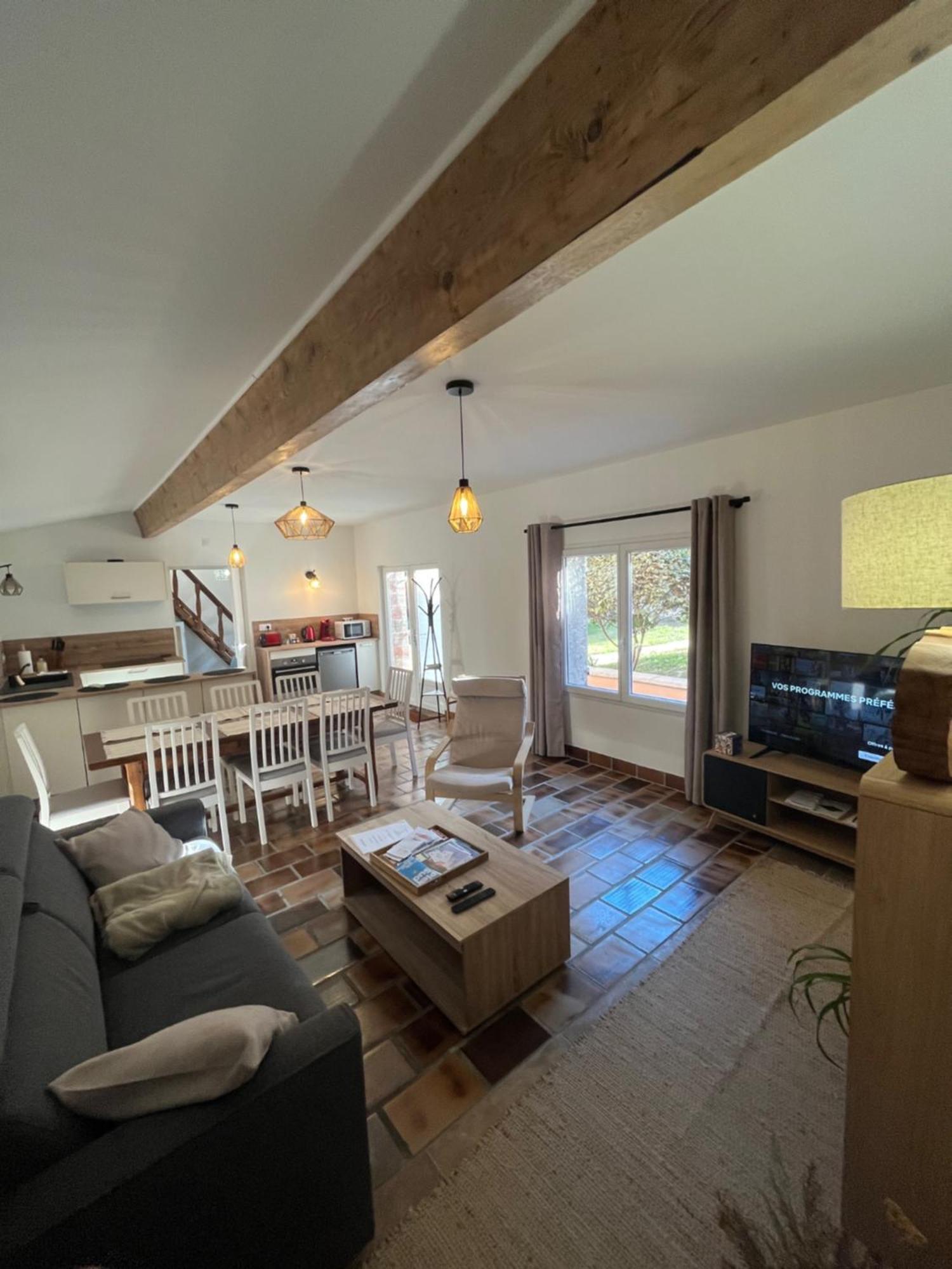 Gite En Provence Dans Grand Jardin Avec Piscine Partagee Cornillon-Confoux Exterior foto