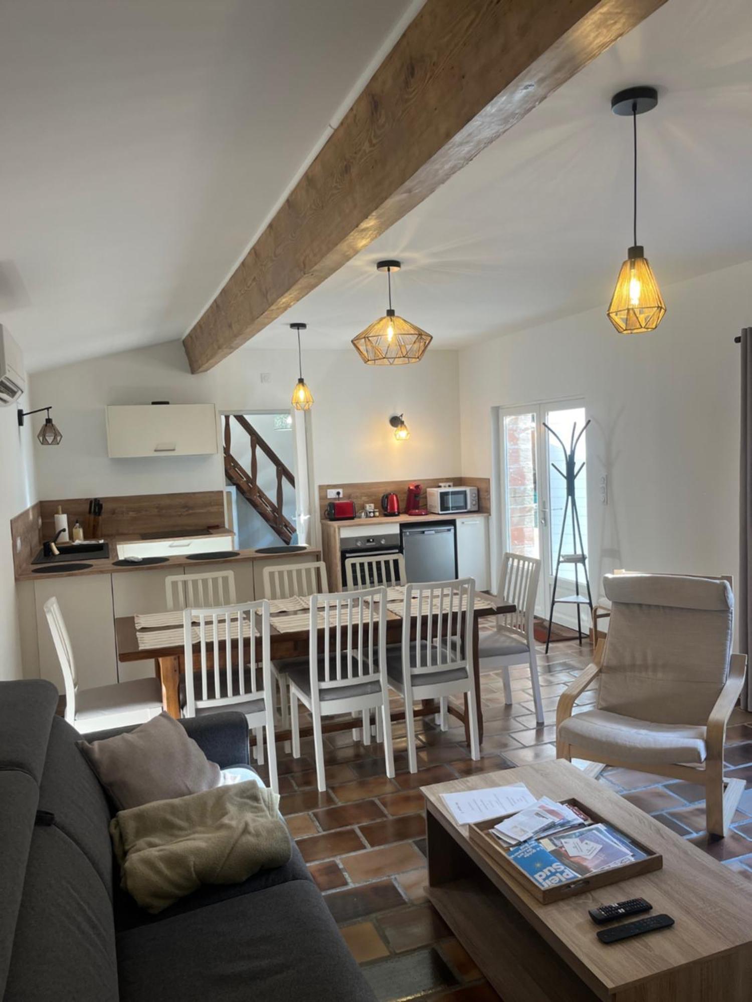 Gite En Provence Dans Grand Jardin Avec Piscine Partagee Cornillon-Confoux Exterior foto