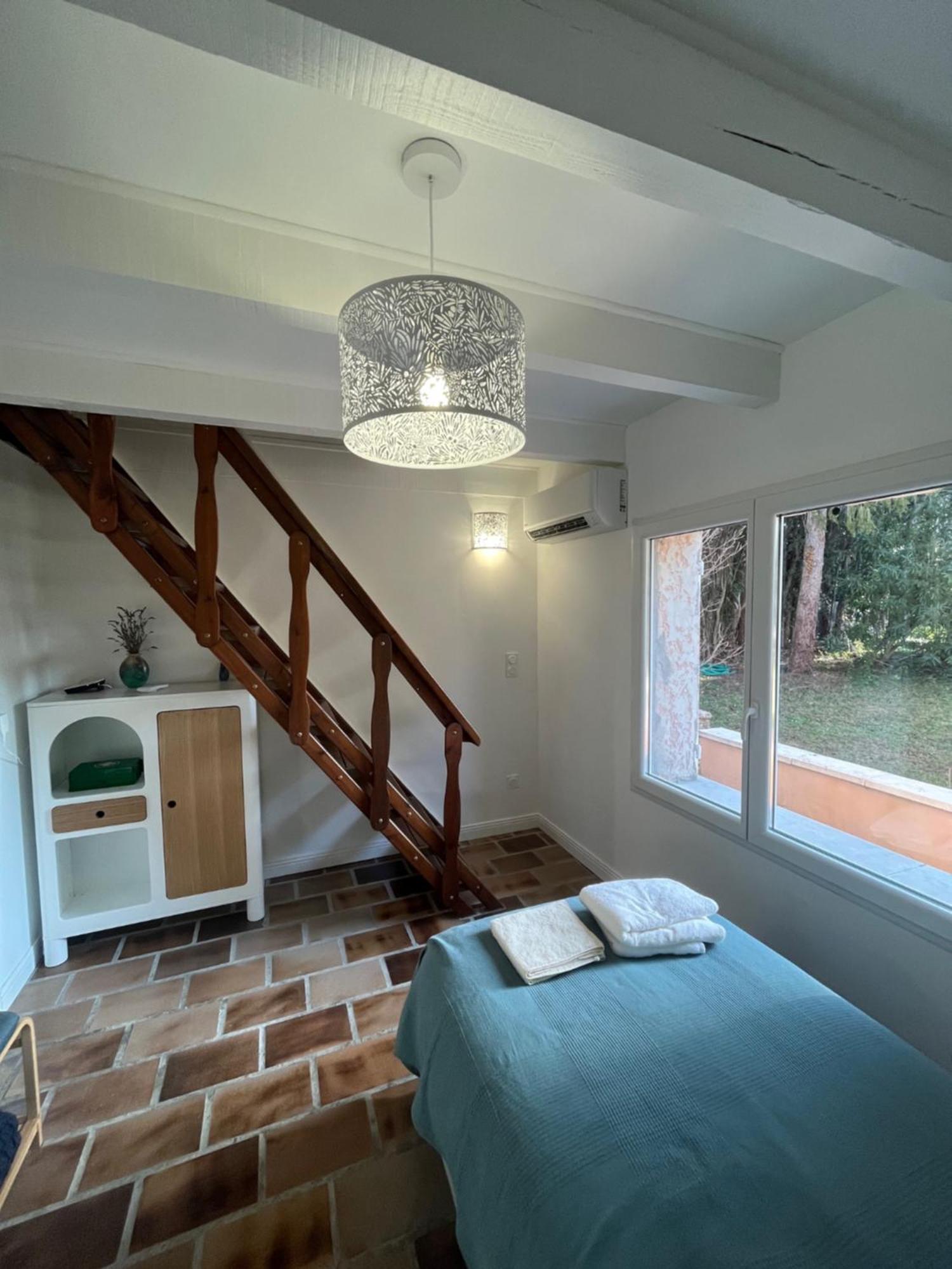 Gite En Provence Dans Grand Jardin Avec Piscine Partagee Cornillon-Confoux Exterior foto